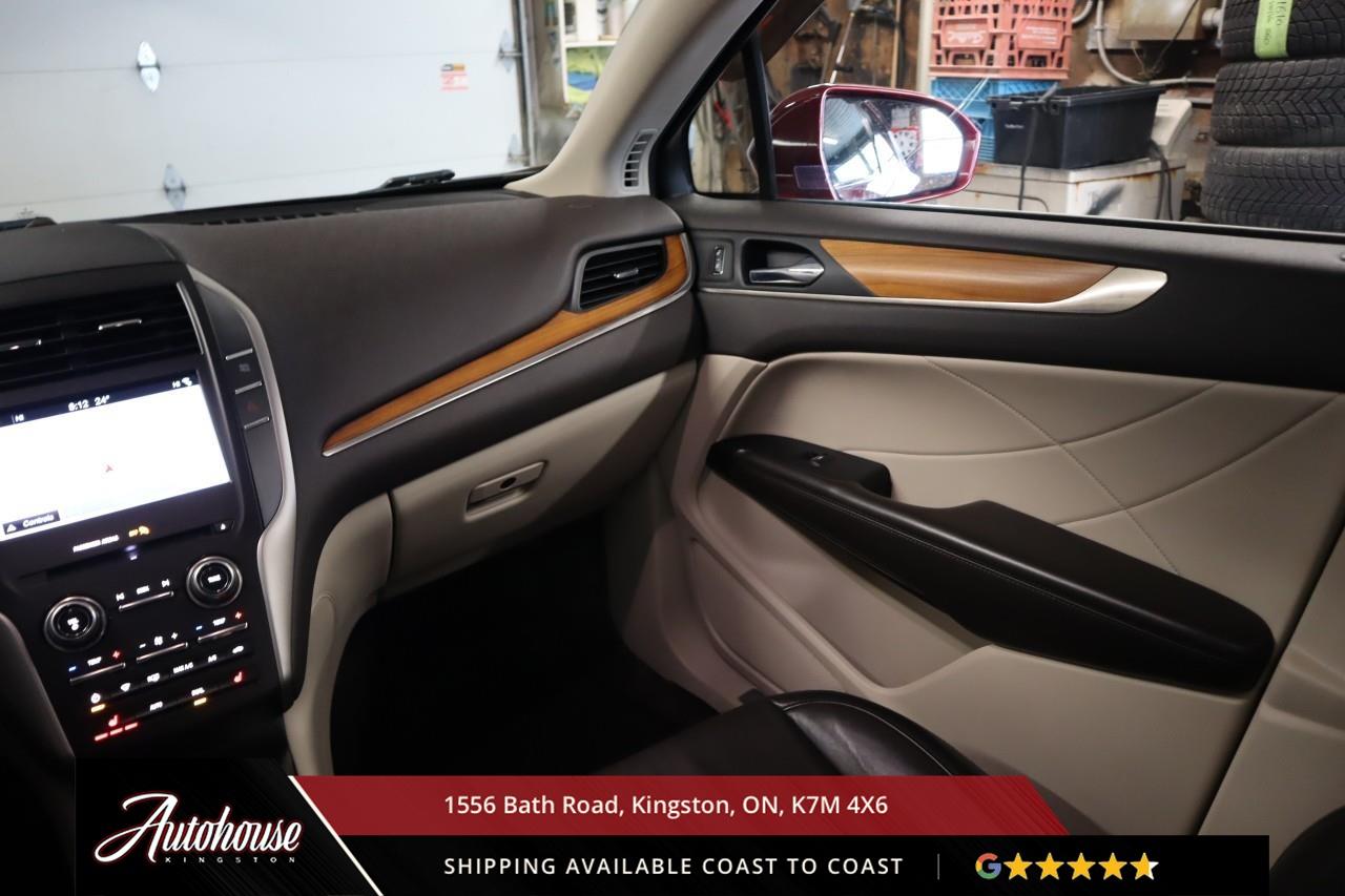 2017 Lincoln MKC Select PANORAMIC MOONROOF - NAVIGATION Photo