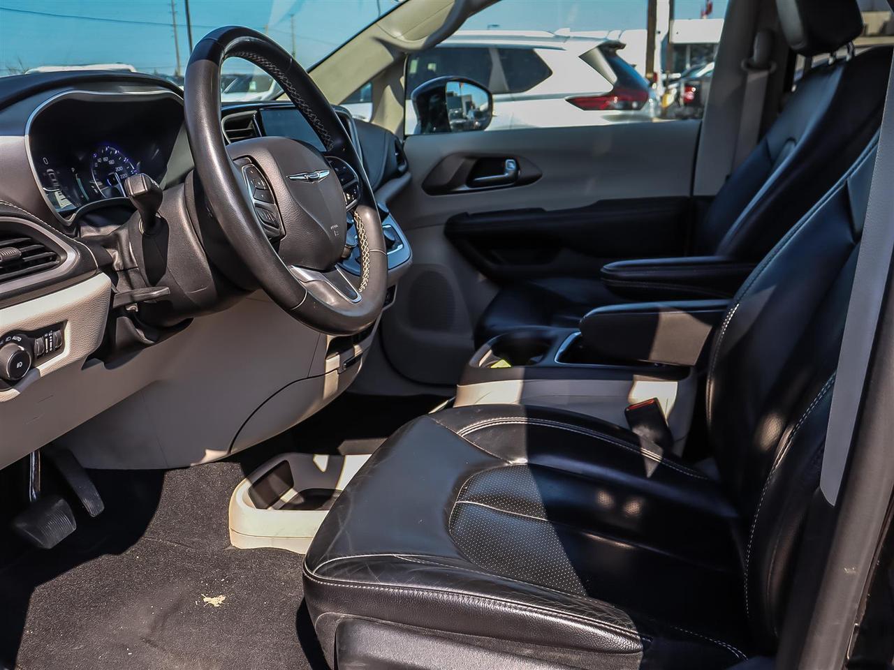 2022 Chrysler Pacifica Touring L | FINANCE IT FOR $117 PER WEEK + TAX | Photo