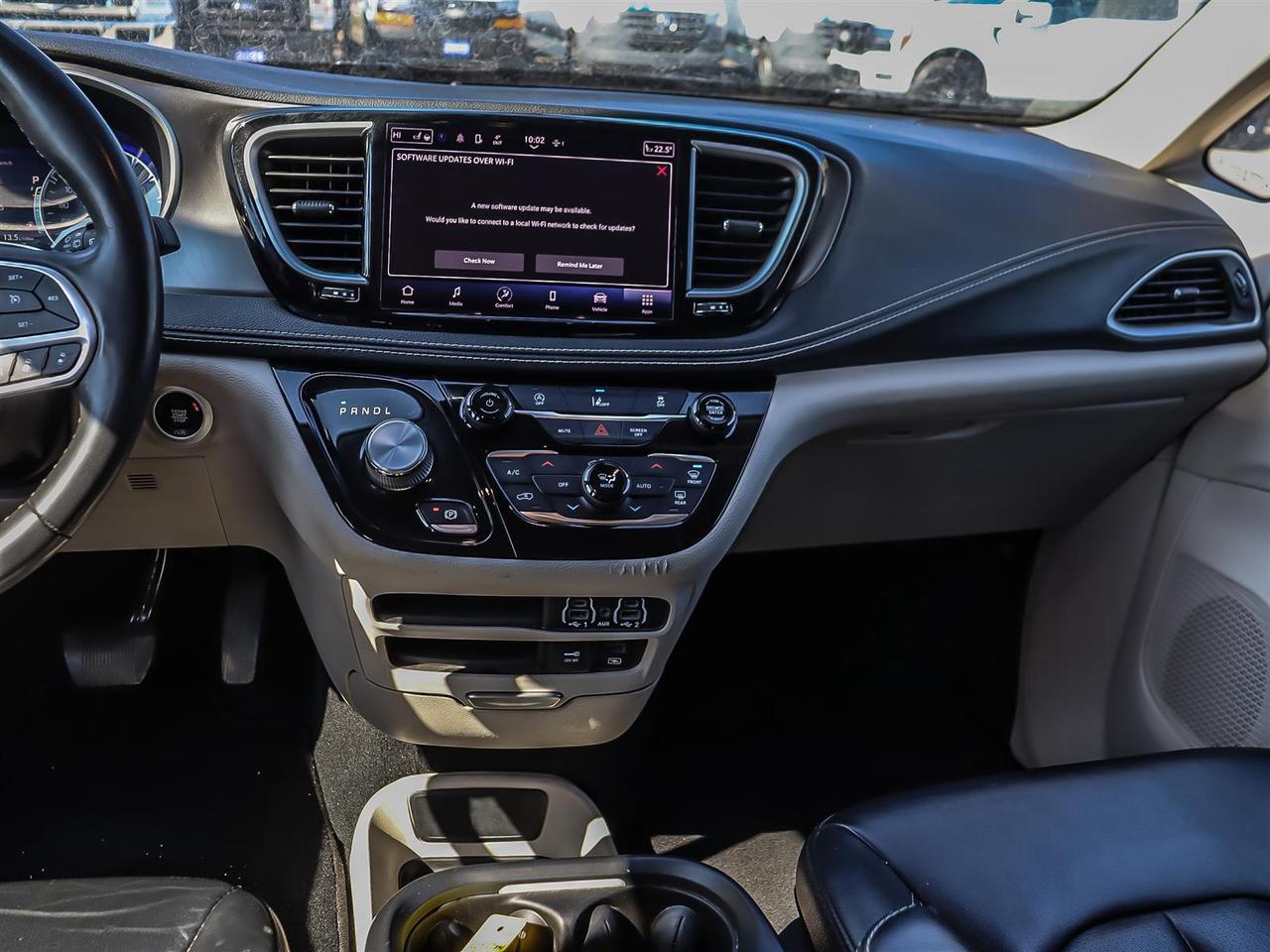 2022 Chrysler Pacifica Touring L | FINANCE IT FOR $117 PER WEEK + TAX | Photo