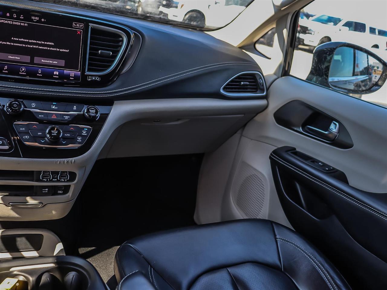 2022 Chrysler Pacifica Touring L | FINANCE IT FOR $117 PER WEEK + TAX | Photo