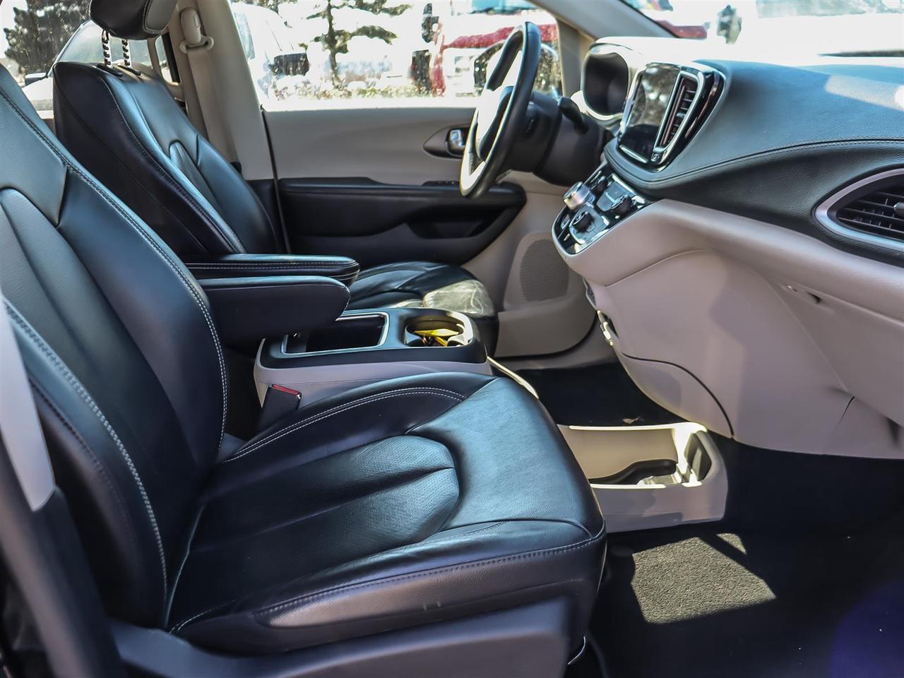 2022 Chrysler Pacifica Touring L | FINANCE IT FOR $117 PER WEEK + TAX | Photo