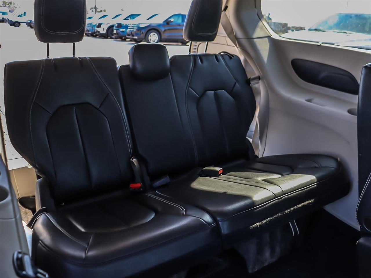 2022 Chrysler Pacifica Touring L | FINANCE IT FOR $117 PER WEEK + TAX | Photo