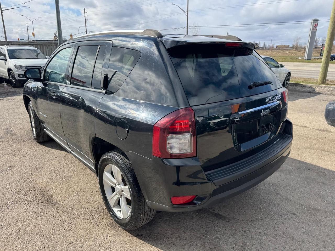 2014 Jeep Compass NORTH, ONLY 58,000KMS, AUTO, LOW KMS, CERTIFIED Photo