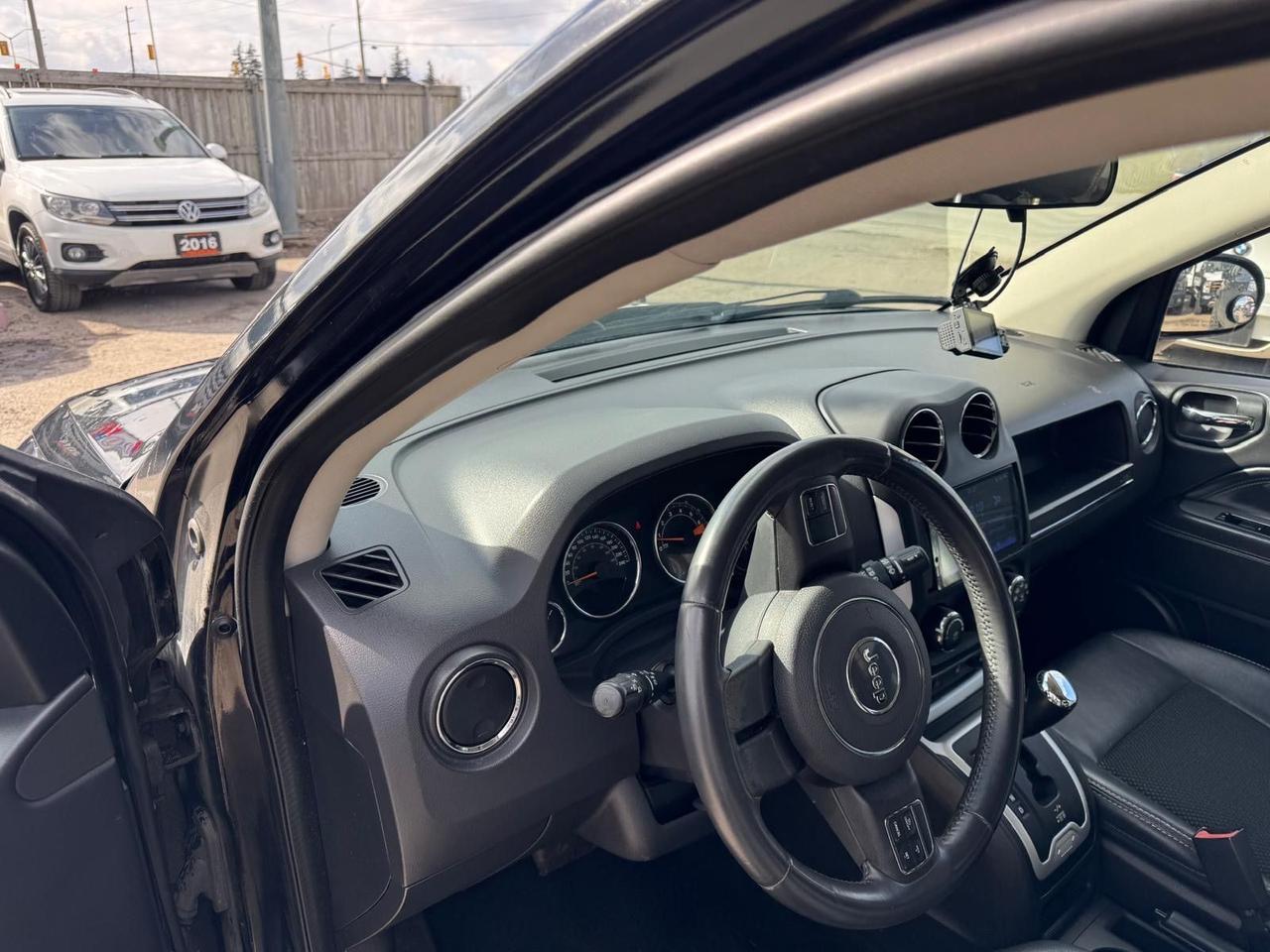 2014 Jeep Compass NORTH, ONLY 58,000KMS, AUTO, LOW KMS, CERTIFIED Photo