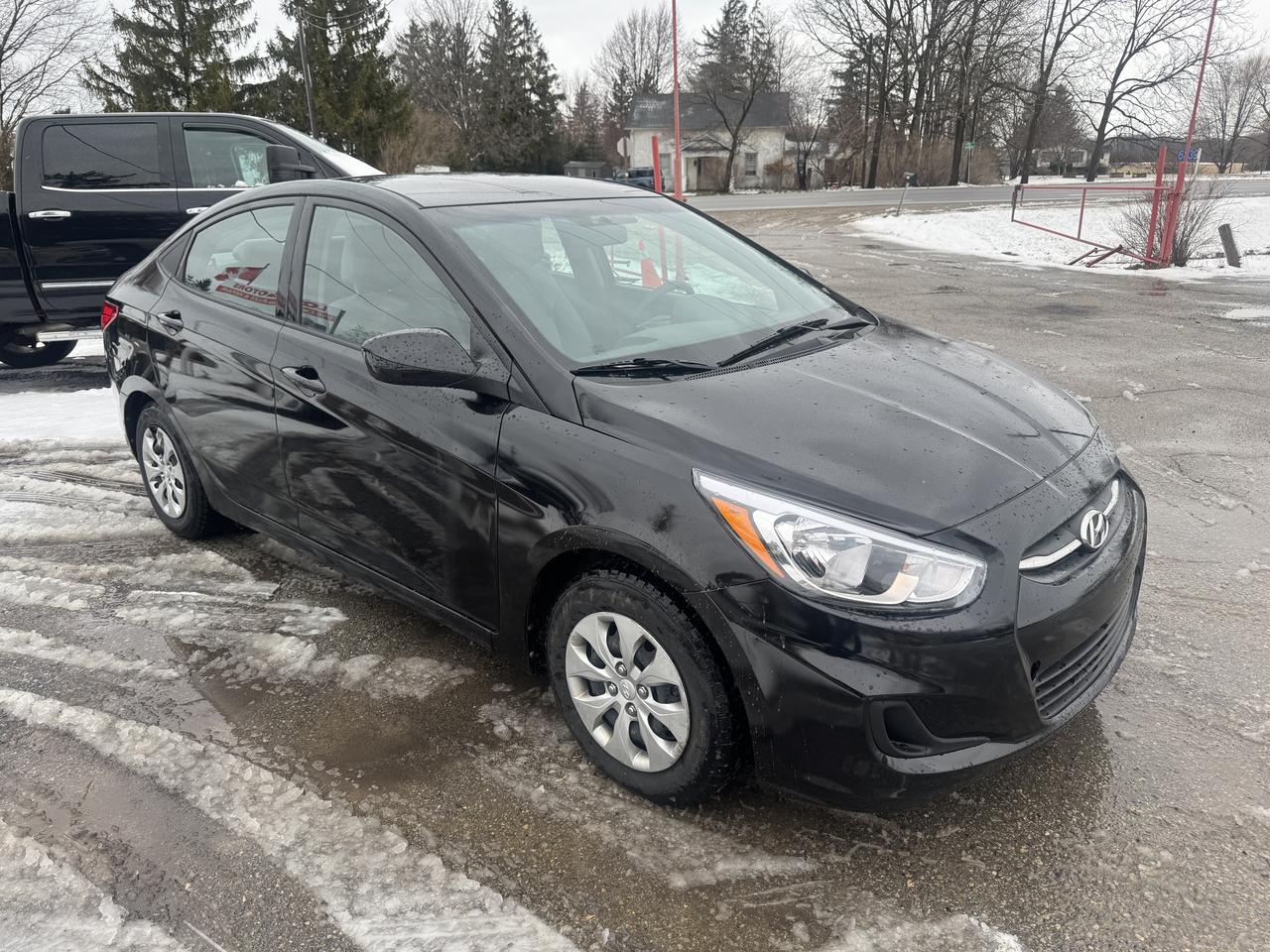 2017 Hyundai Accent GL Photo