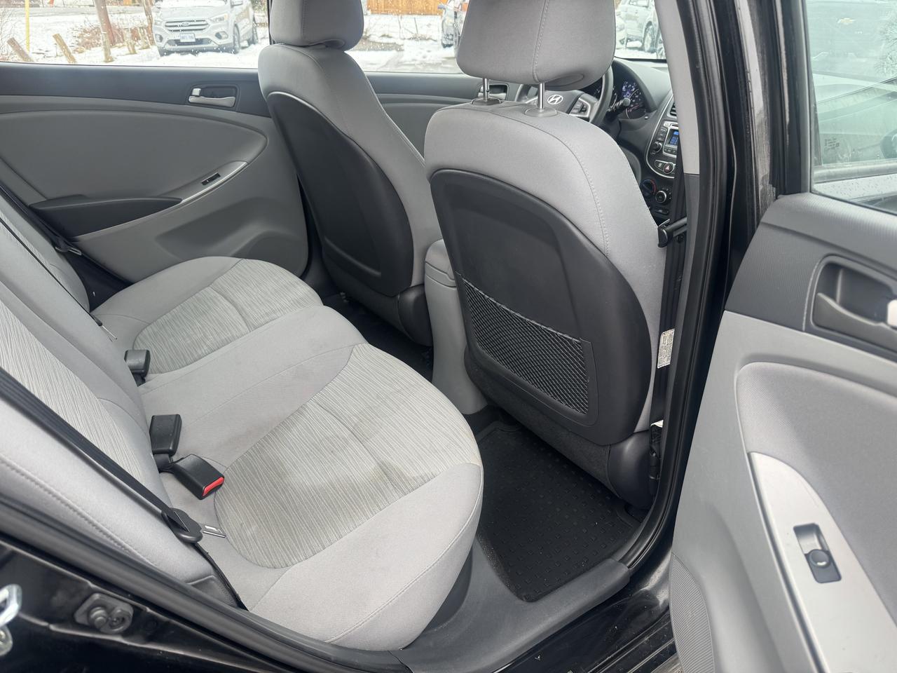 2017 Hyundai Accent GL Photo