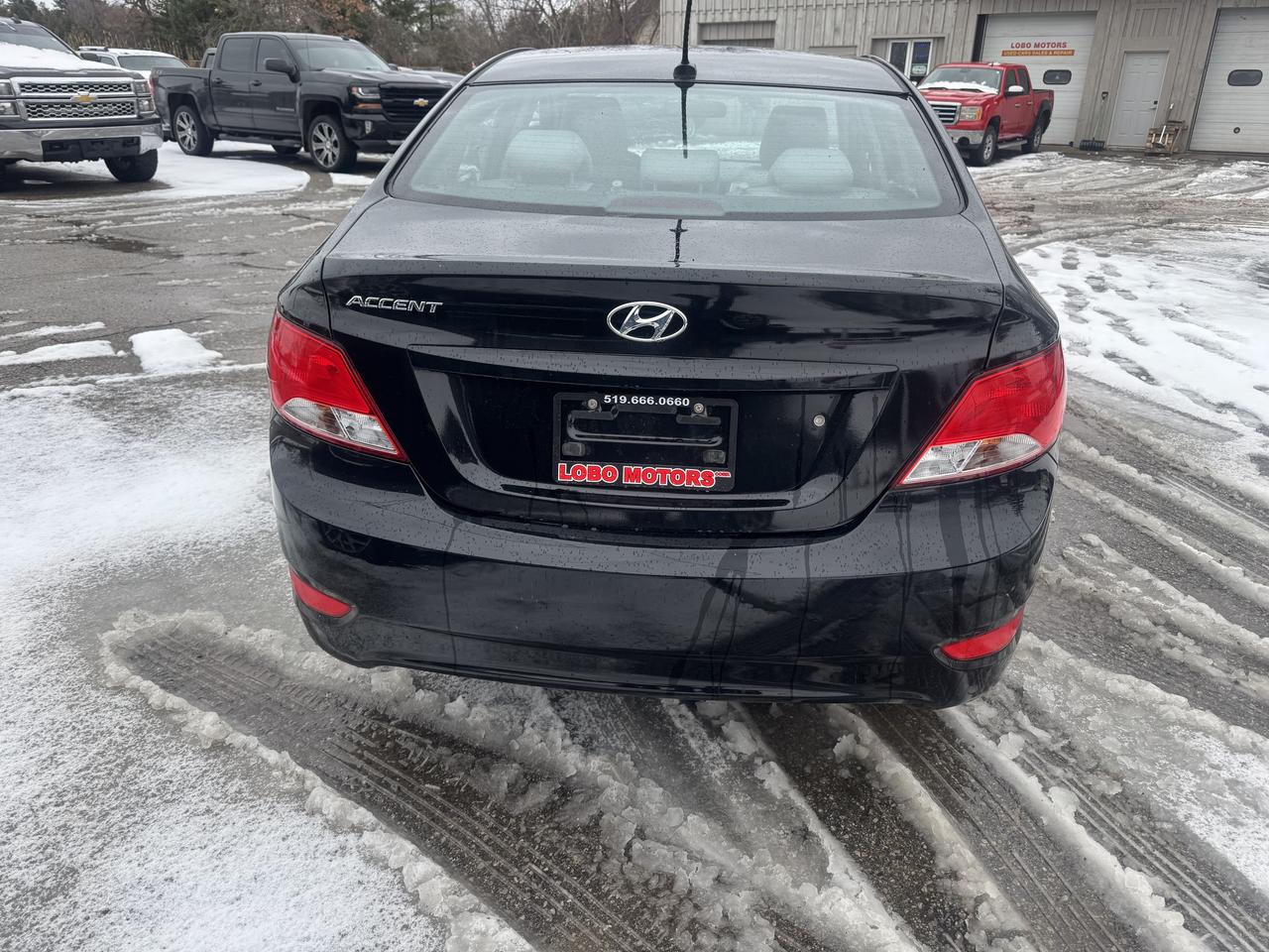 2017 Hyundai Accent GL Photo2