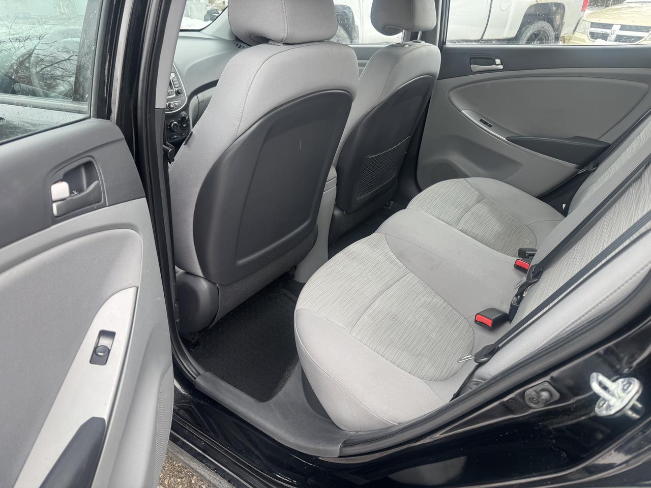 2017 Hyundai Accent GL Photo