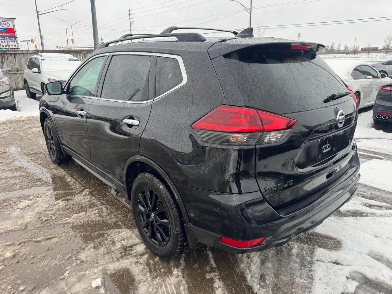 2018 Nissan Rogue SV AWD, BLACK ON BLACK,SUNROOF, CERTIFIED Photo