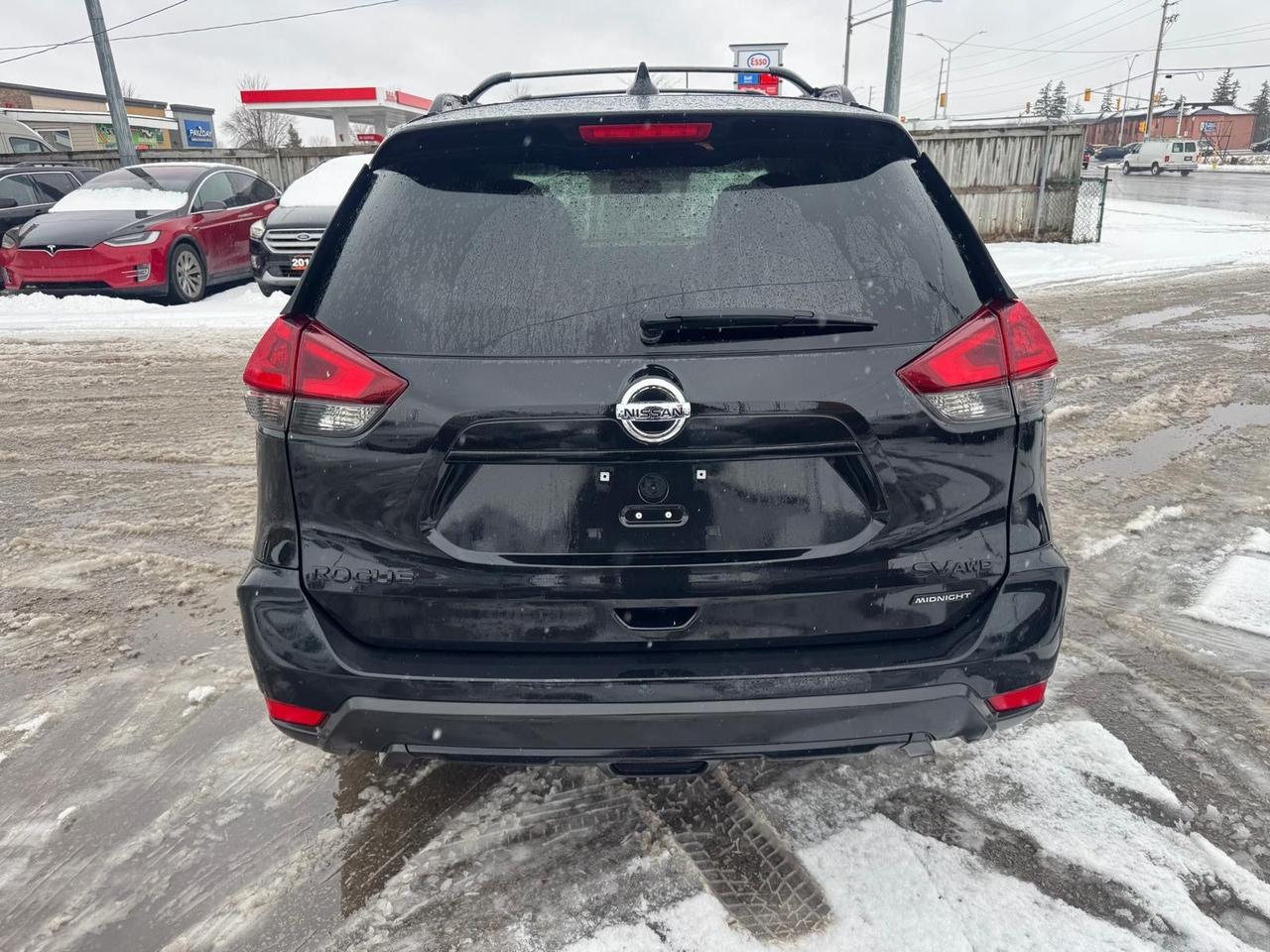 2018 Nissan Rogue SV AWD, BLACK ON BLACK,SUNROOF, CERTIFIED Photo