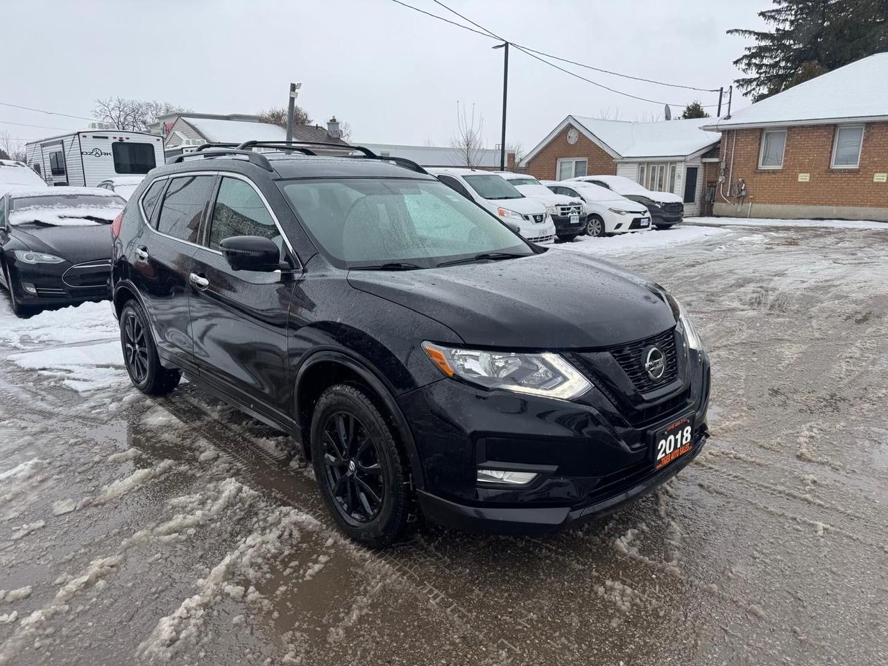 2018 Nissan Rogue SV AWD, BLACK ON BLACK,SUNROOF, CERTIFIED Photo