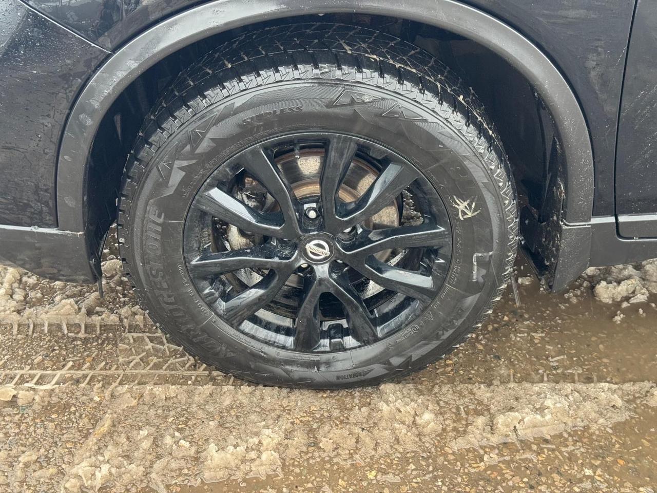 2018 Nissan Rogue SV AWD, BLACK ON BLACK,SUNROOF, CERTIFIED Photo