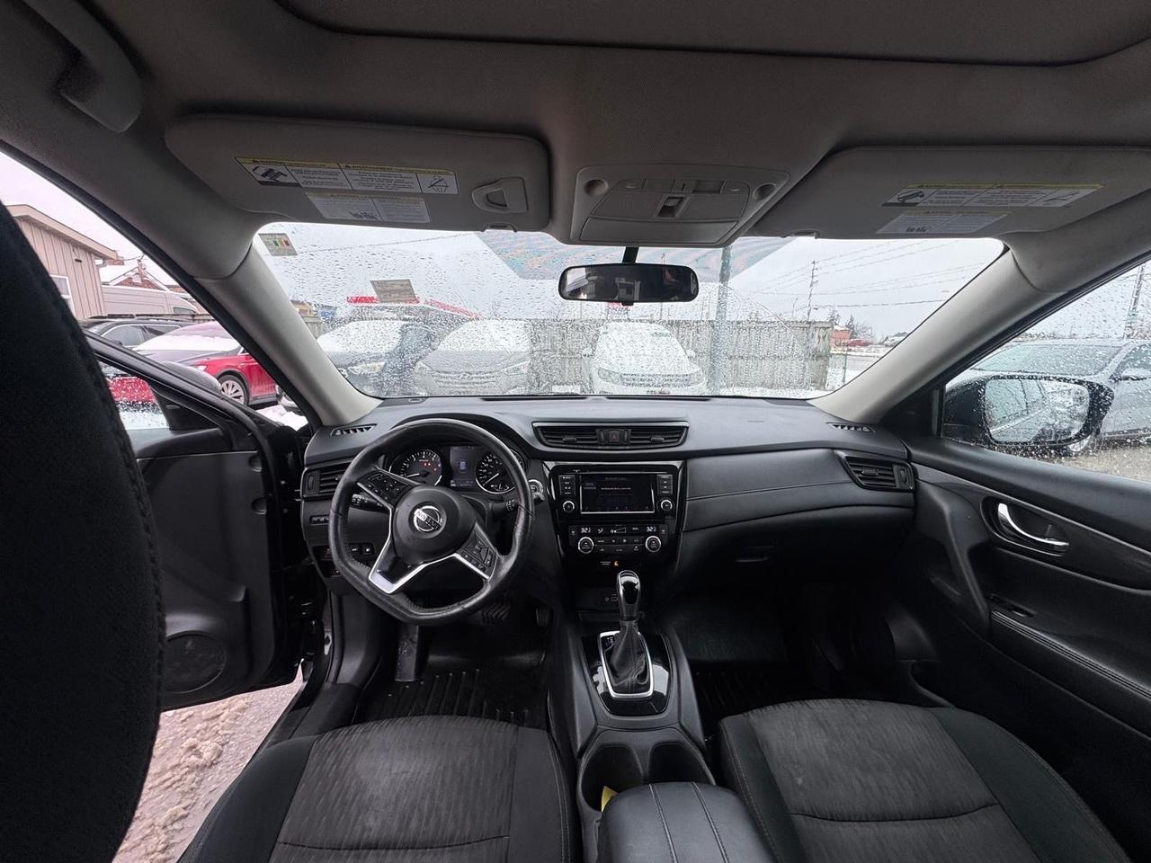 2018 Nissan Rogue SV AWD, BLACK ON BLACK,SUNROOF, CERTIFIED Photo