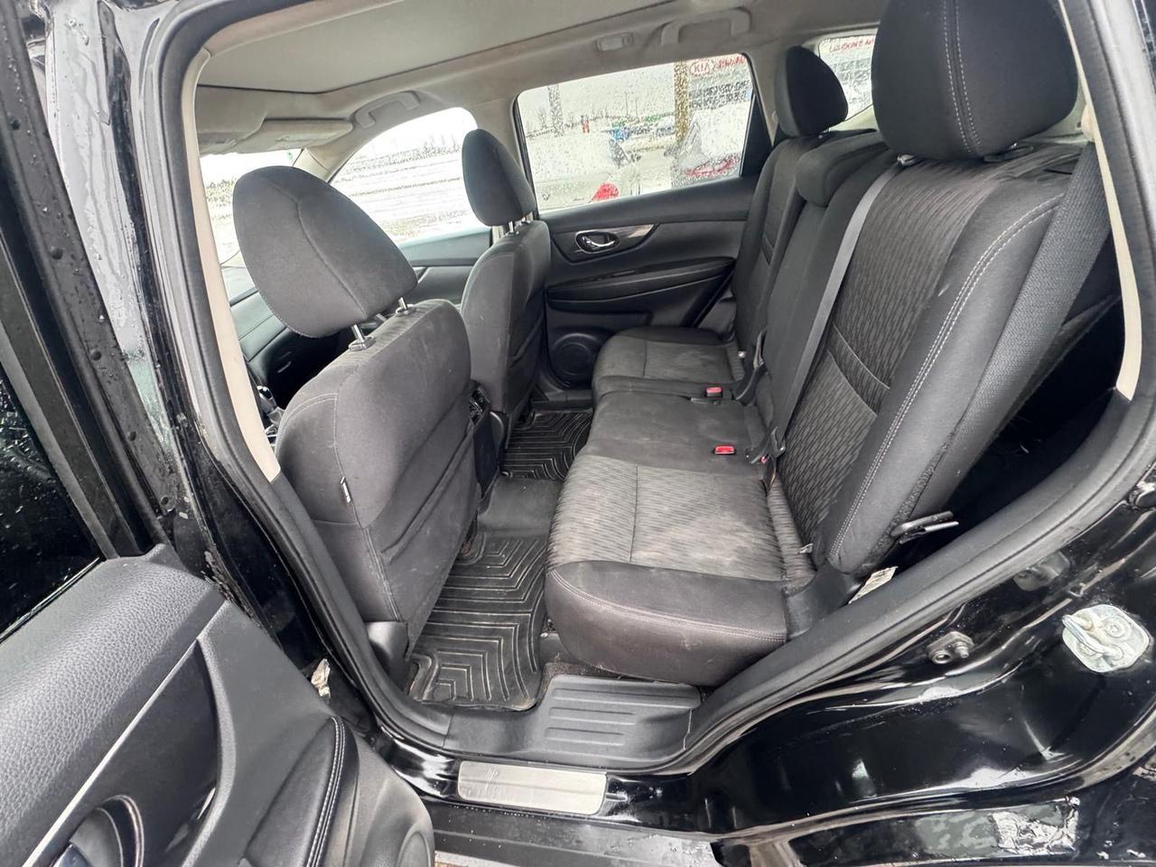 2018 Nissan Rogue SV AWD, BLACK ON BLACK,SUNROOF, CERTIFIED Photo