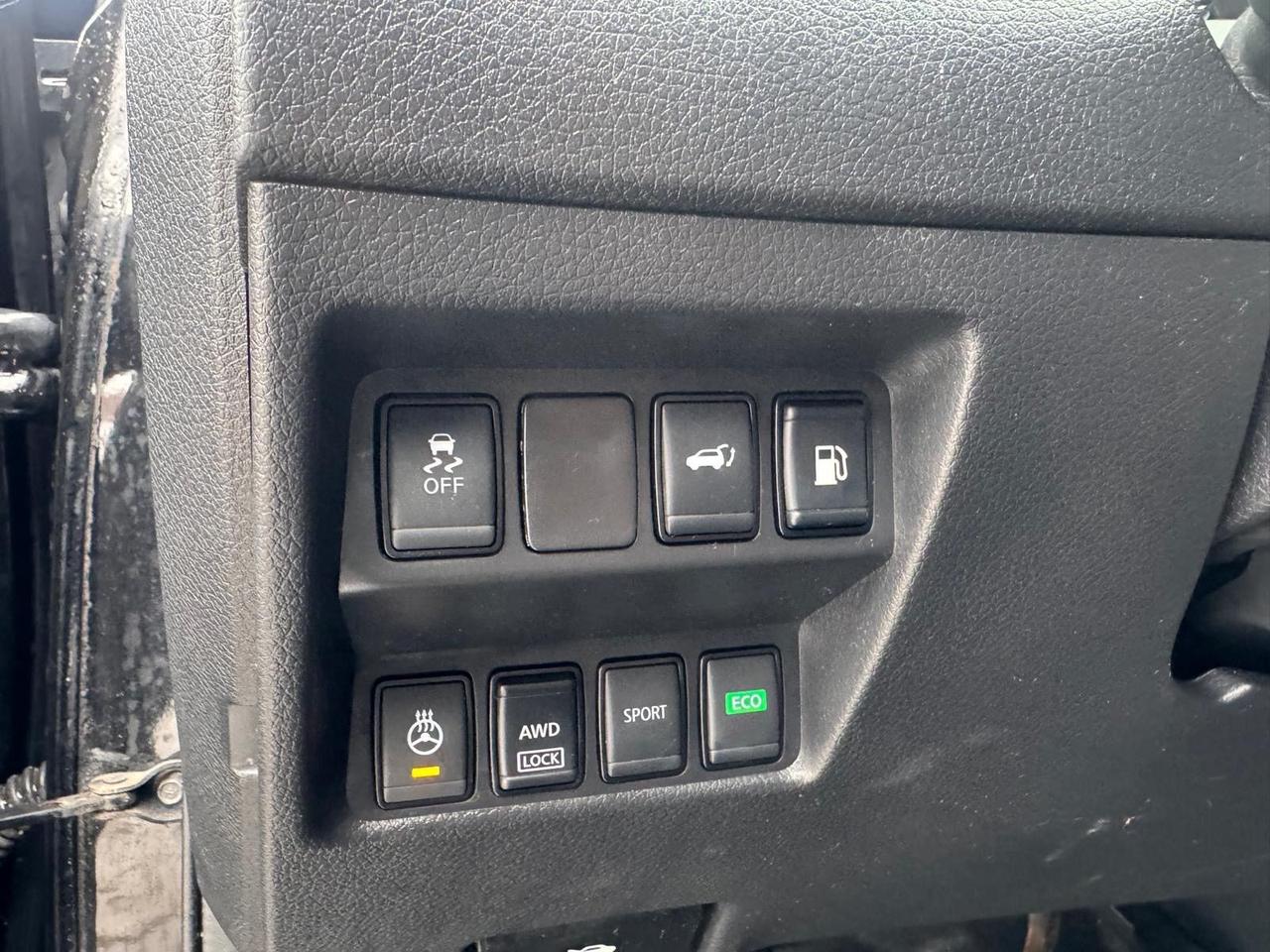 2018 Nissan Rogue SV AWD, BLACK ON BLACK,SUNROOF, CERTIFIED Photo