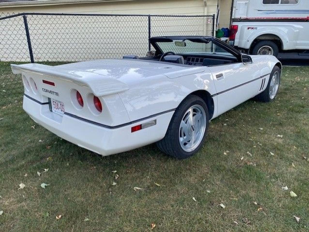 1988 Chevrolet Corvette Convertible Photo2