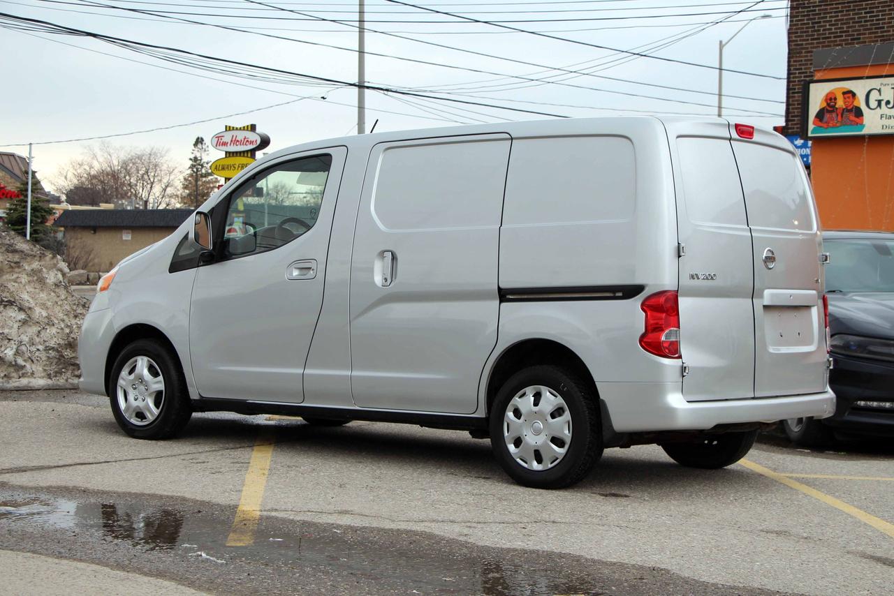 2013 Nissan NV200 SV Photo
