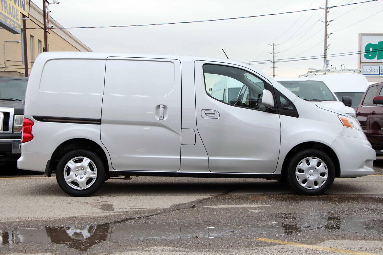 2013 Nissan NV200 SV Photo
