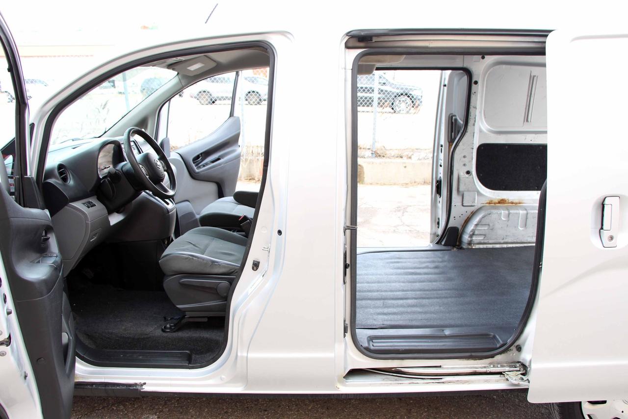 2013 Nissan NV200 SV Photo