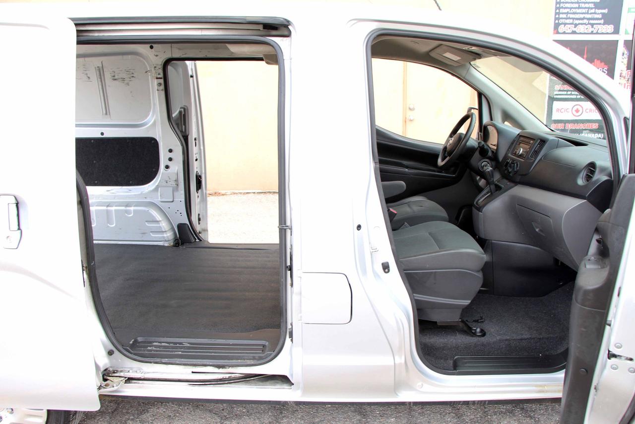 2013 Nissan NV200 SV Photo