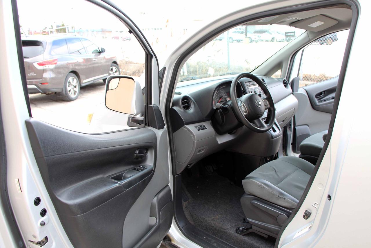 2013 Nissan NV200 SV Photo