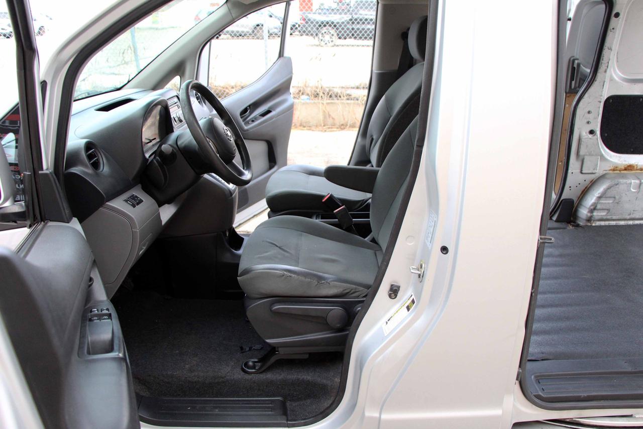2013 Nissan NV200 SV Photo