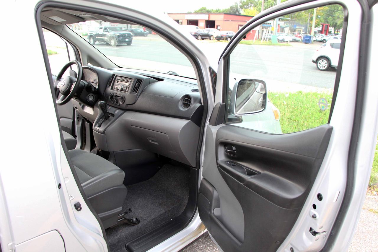 2013 Nissan NV200 SV Photo