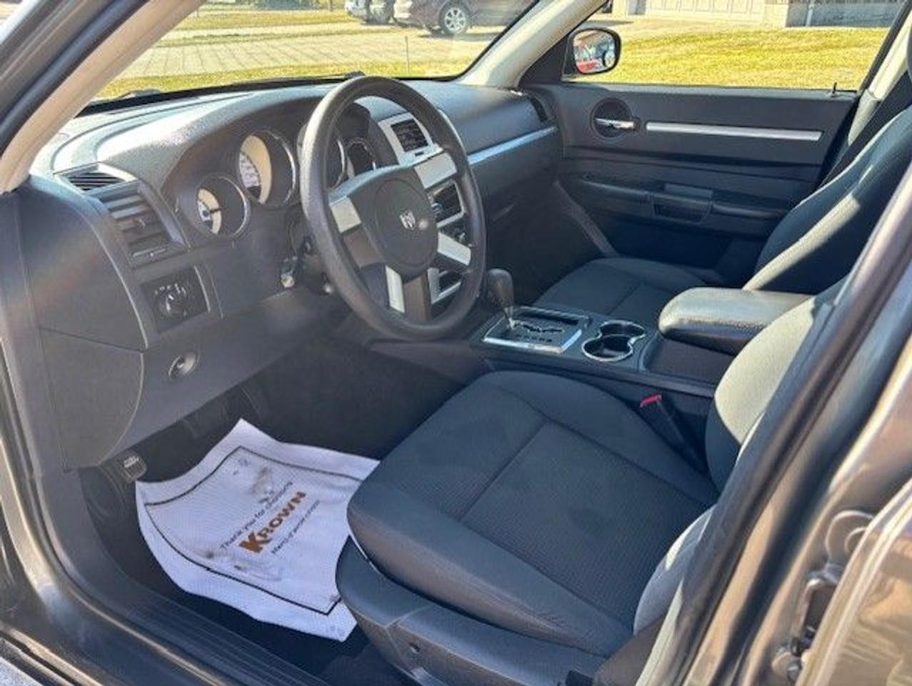 2010 Dodge Charger SE Photo4