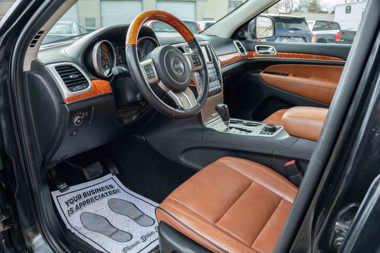 2012 Jeep Grand Cherokee Overland Photo