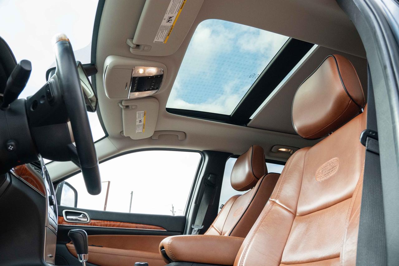 2012 Jeep Grand Cherokee Overland Photo