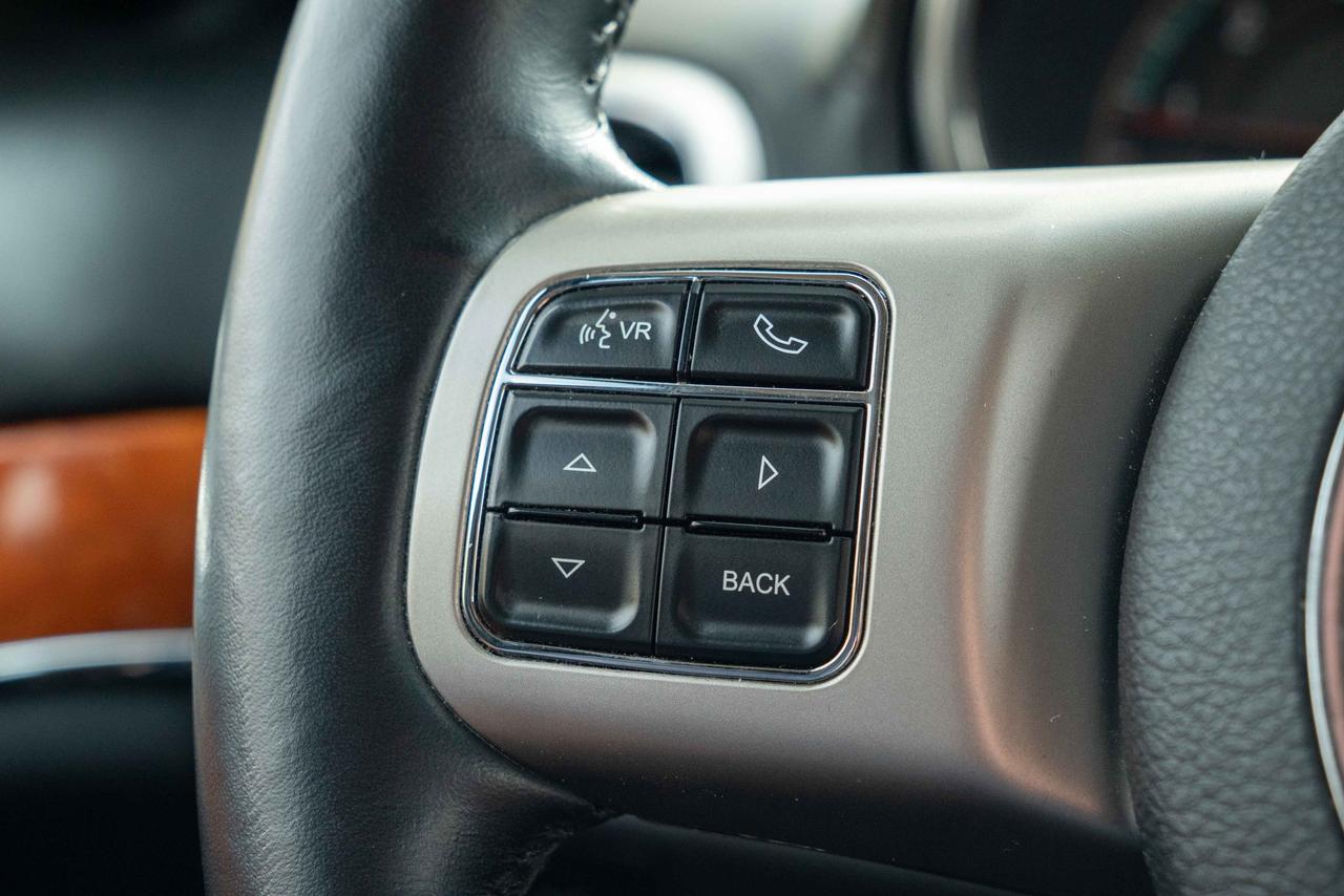 2012 Jeep Grand Cherokee Overland Photo