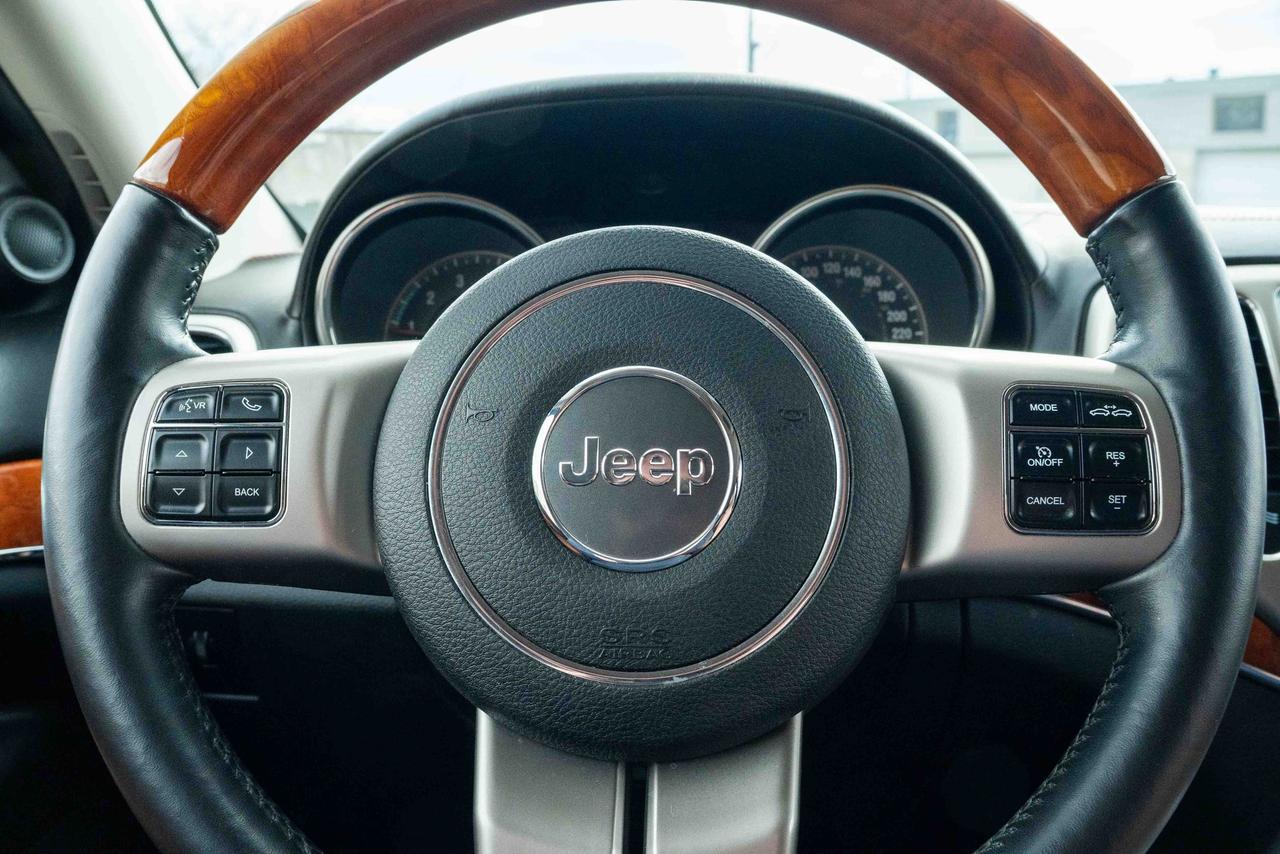 2012 Jeep Grand Cherokee Overland Photo