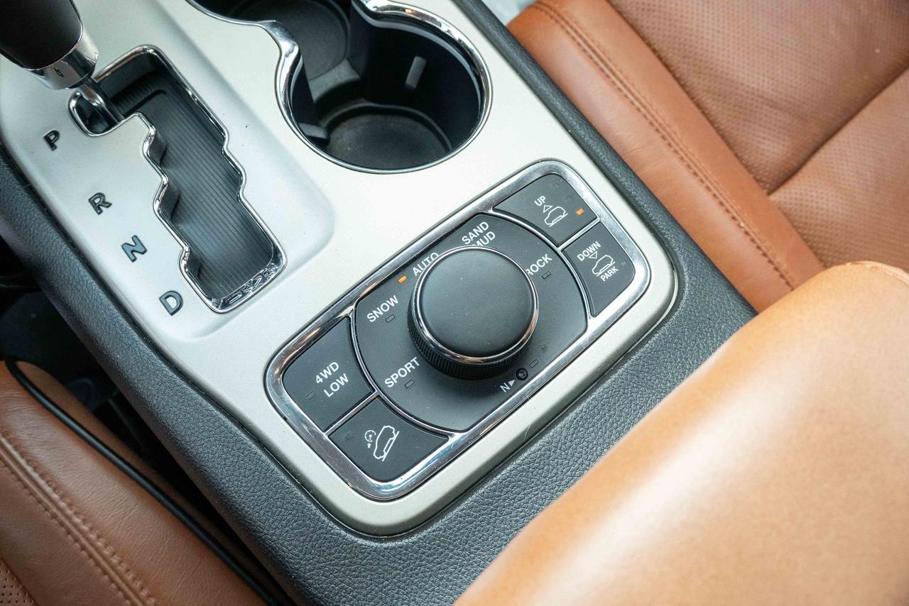 2012 Jeep Grand Cherokee Overland Photo