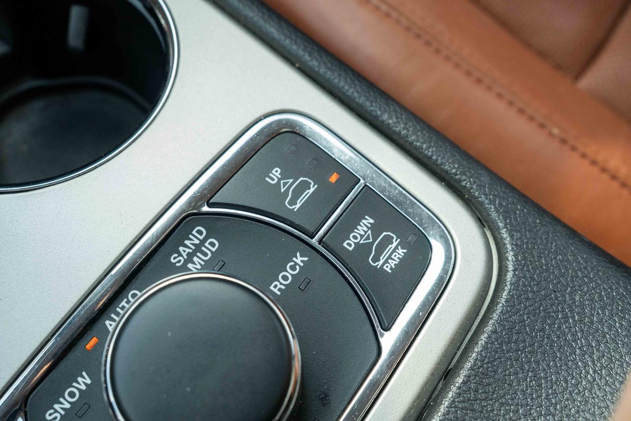 2012 Jeep Grand Cherokee Overland Photo