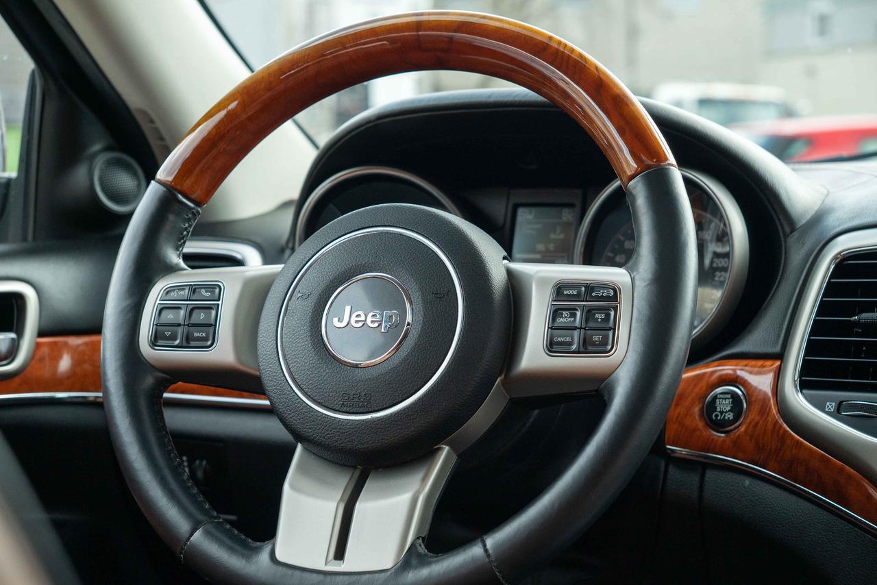 2012 Jeep Grand Cherokee Overland Photo