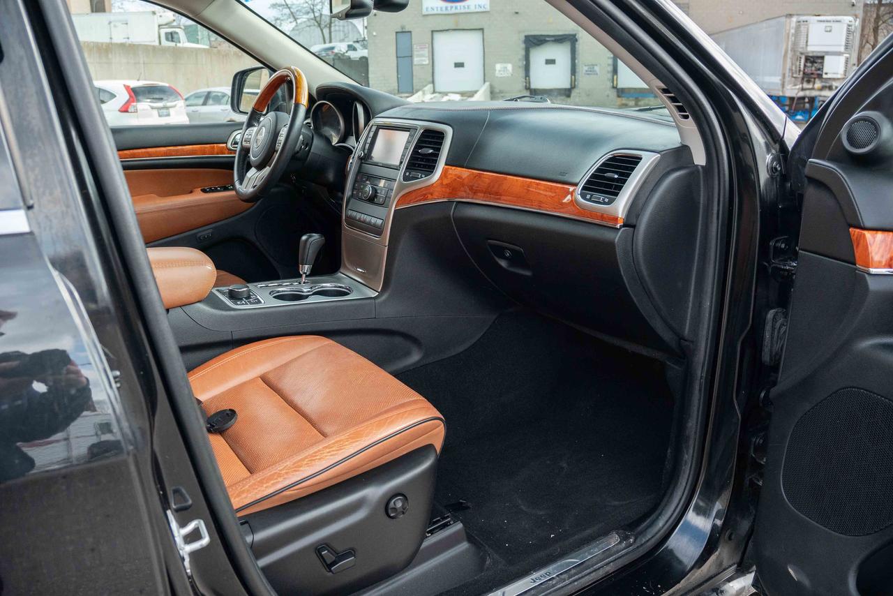 2012 Jeep Grand Cherokee Overland Photo