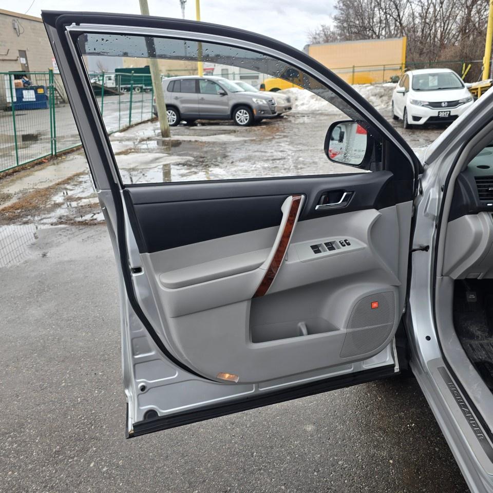 2013 Toyota Highlander 4WD 4dr Limited Photo