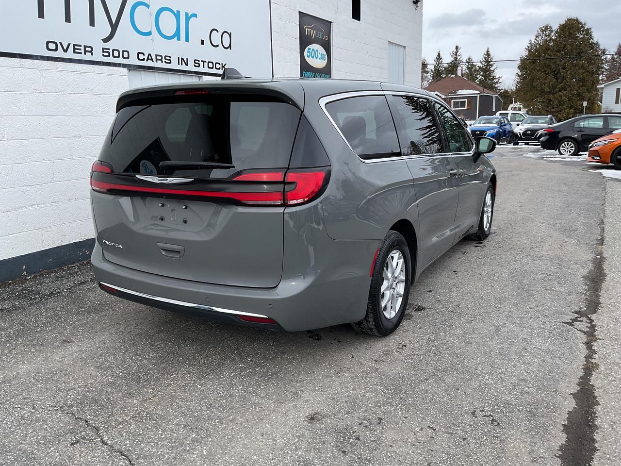 2023 Chrysler Pacifica Touring-L Front-Wheel Drive Passenger Van Photo