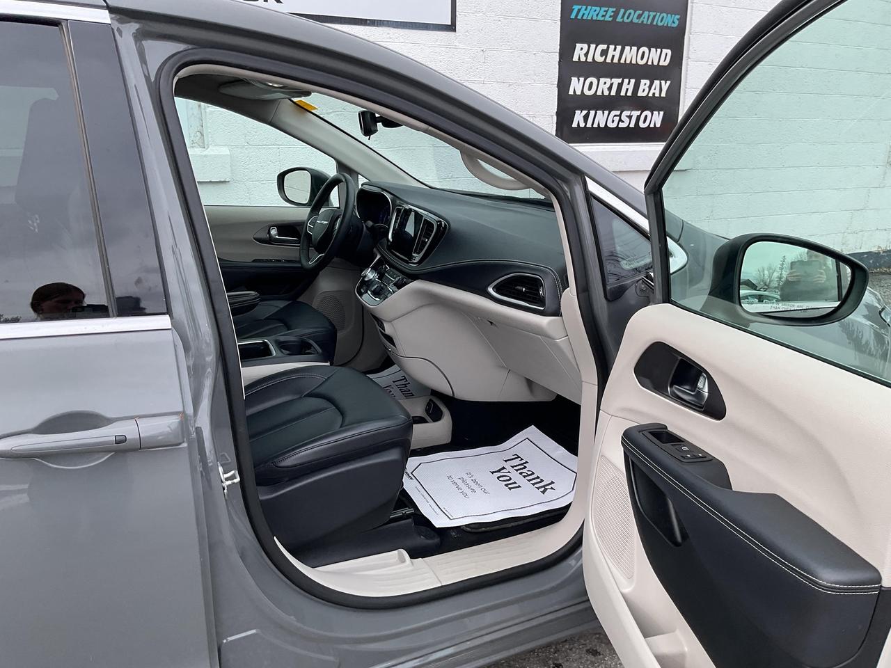 2023 Chrysler Pacifica Touring-L Front-Wheel Drive Passenger Van Photo