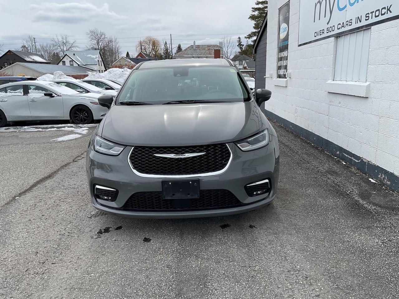 2023 Chrysler Pacifica Touring-L Front-Wheel Drive Passenger Van Photo
