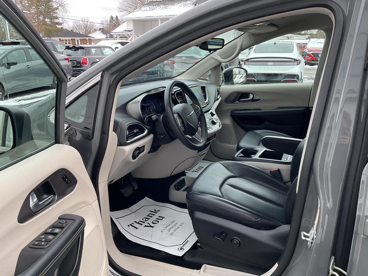 2023 Chrysler Pacifica Touring-L Front-Wheel Drive Passenger Van Photo