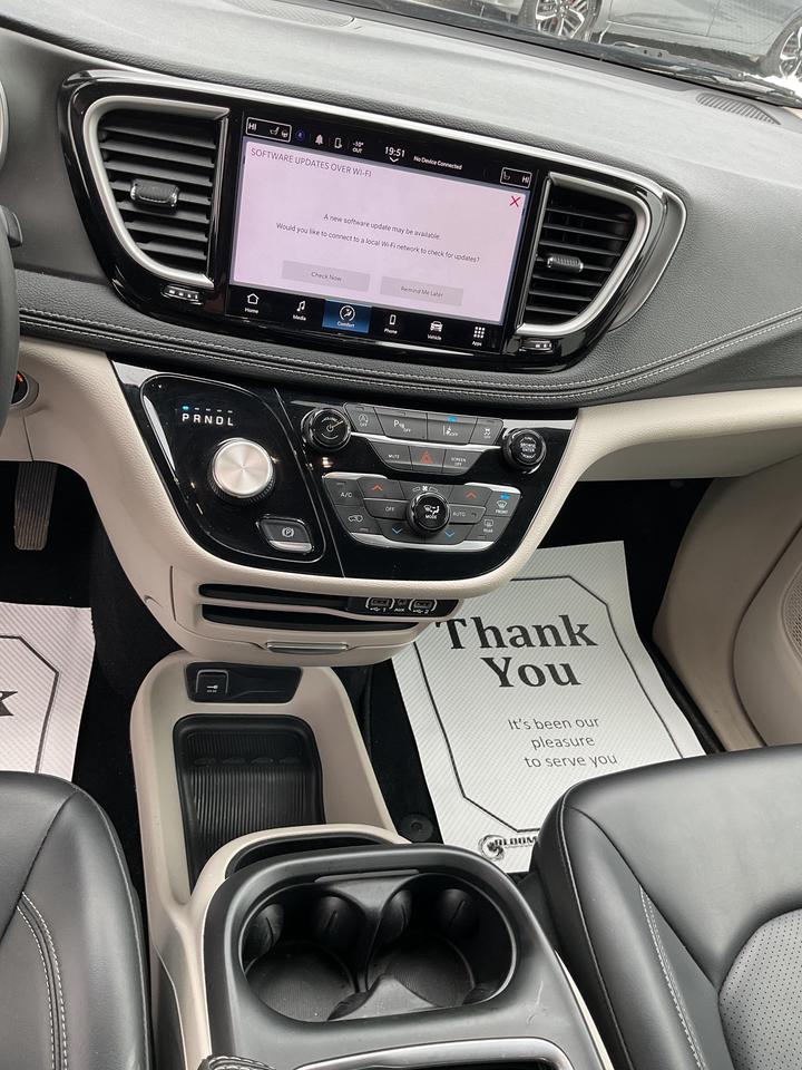 2023 Chrysler Pacifica Touring-L Front-Wheel Drive Passenger Van Photo