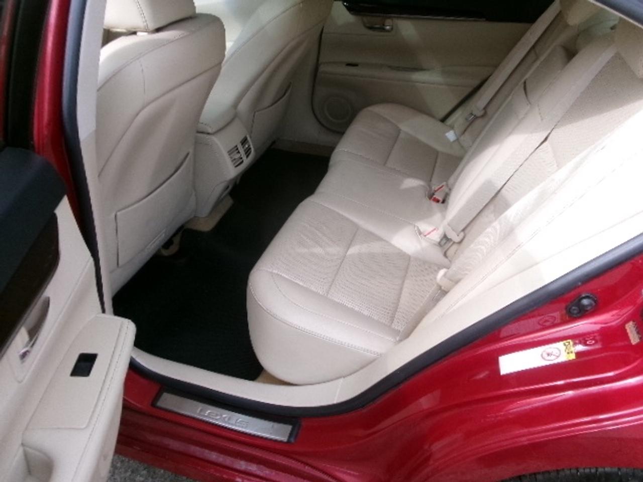 2013 Lexus ES Base Photo