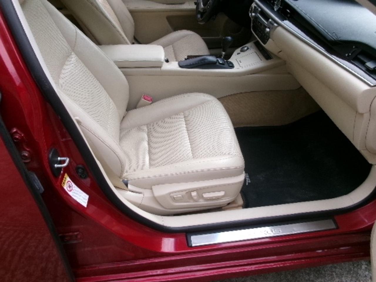 2013 Lexus ES Base Photo