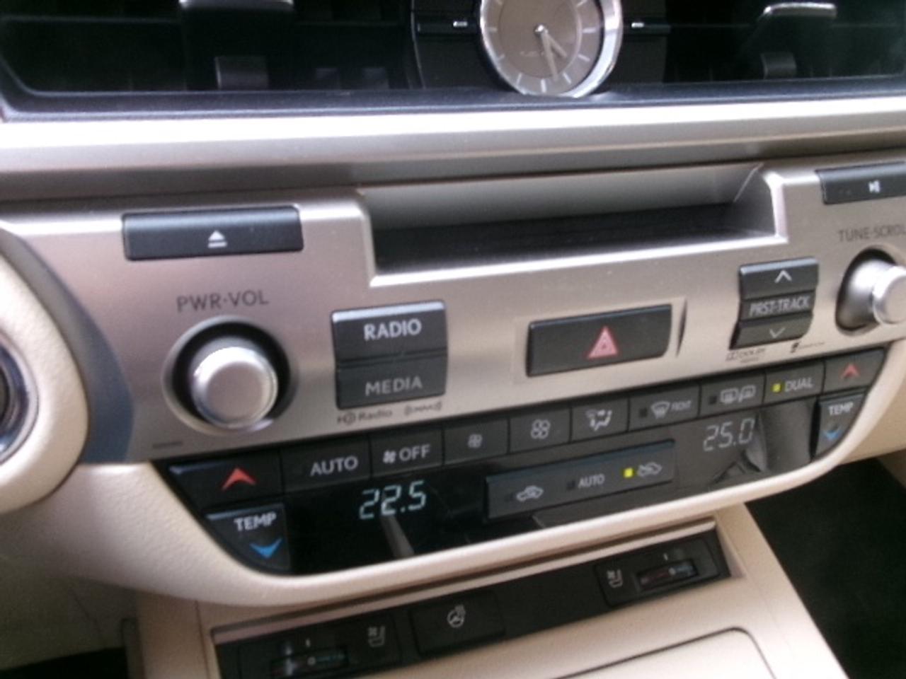 2013 Lexus ES Base Photo
