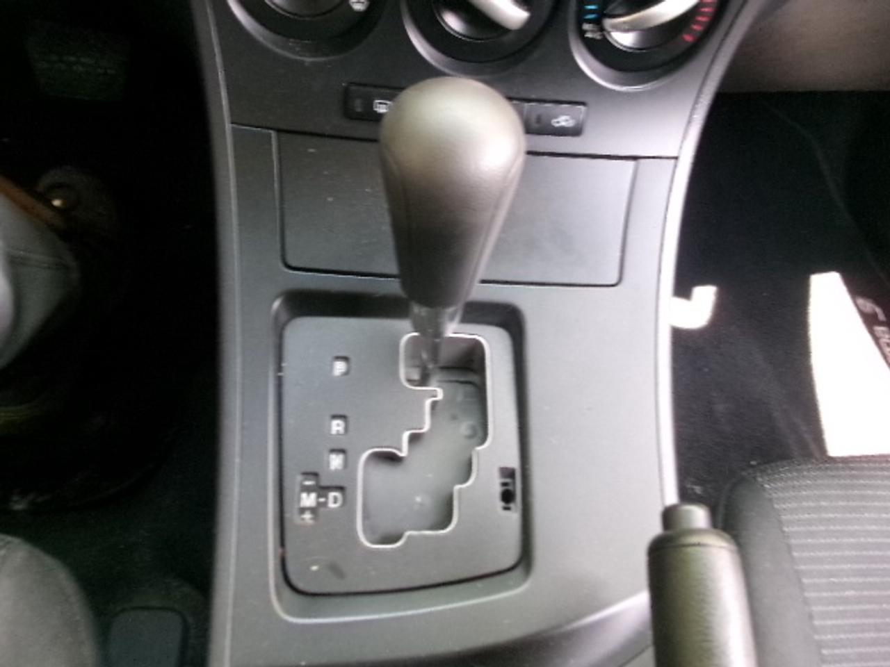 2013 Mazda MAZDA3 I Sport Photo