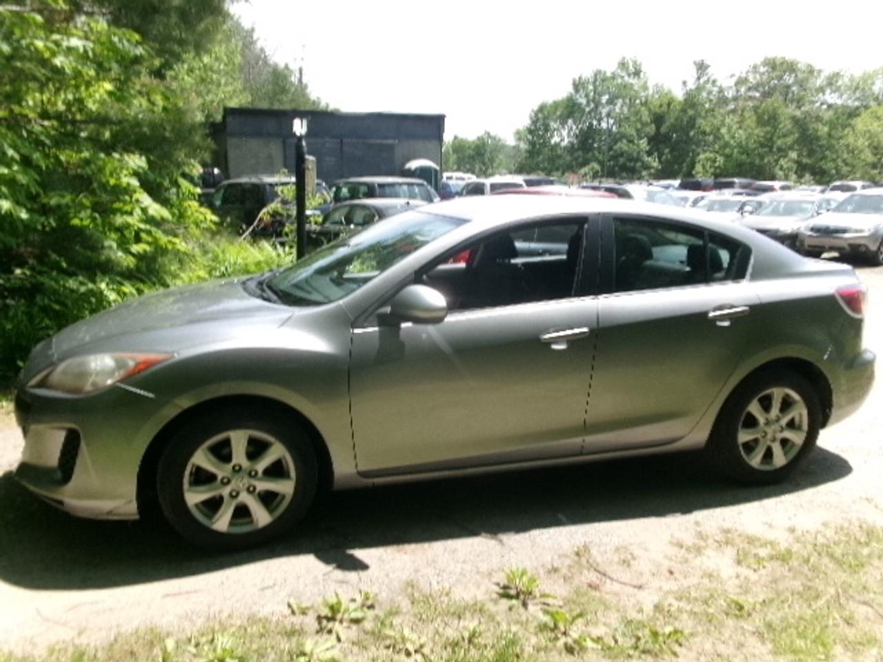 2013 Mazda MAZDA3 I Sport Photo