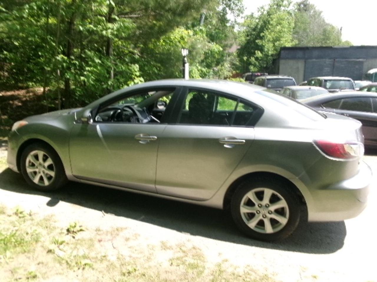 2013 Mazda MAZDA3 I Sport Photo
