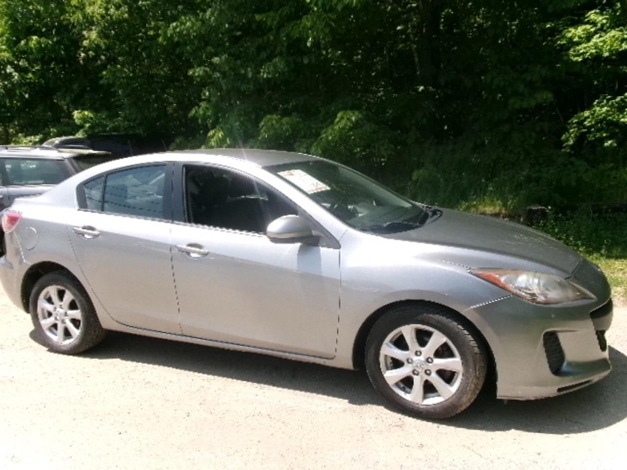 2013 Mazda MAZDA3 I Sport Photo
