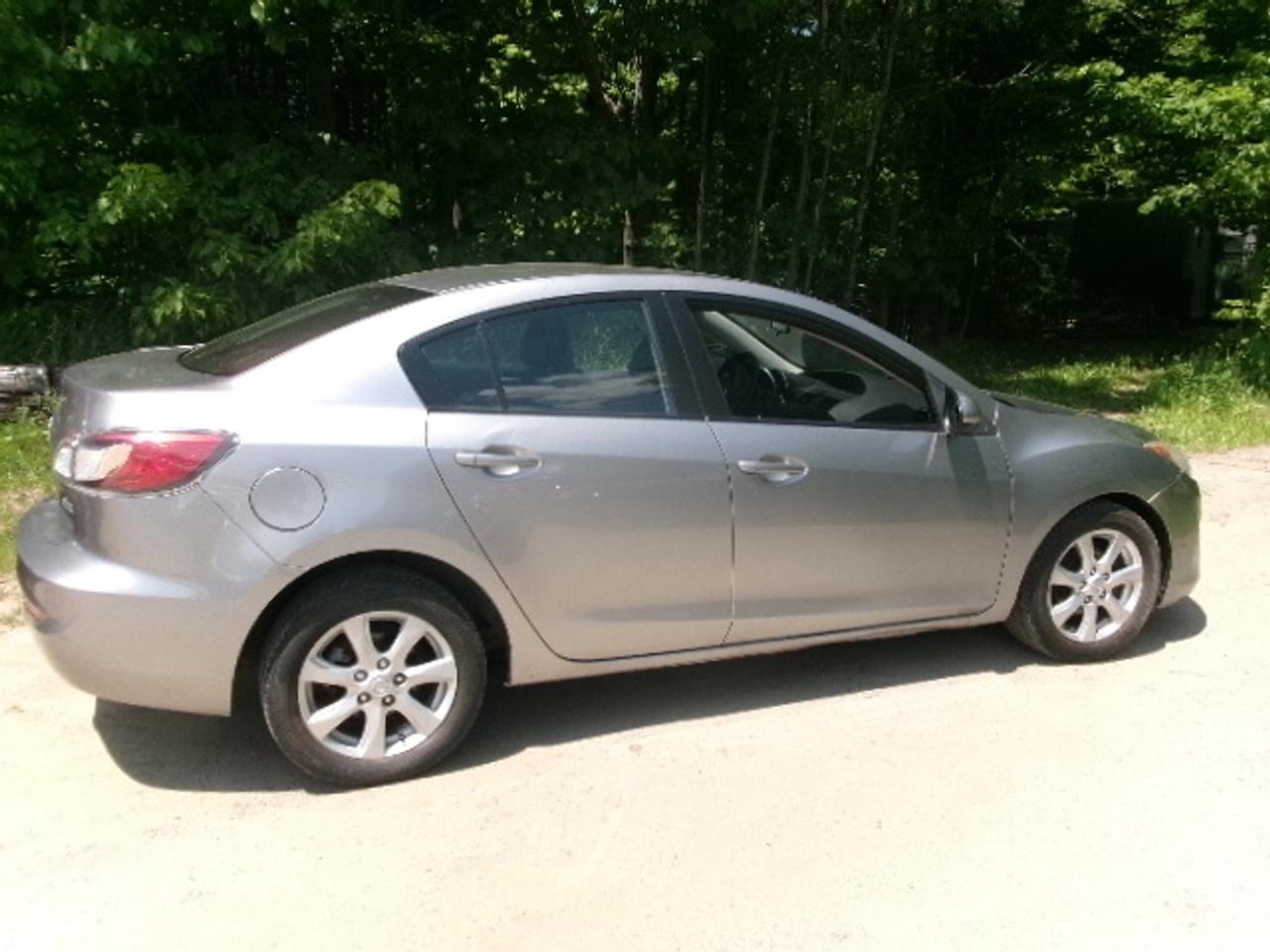 2013 Mazda MAZDA3 I Sport Photo